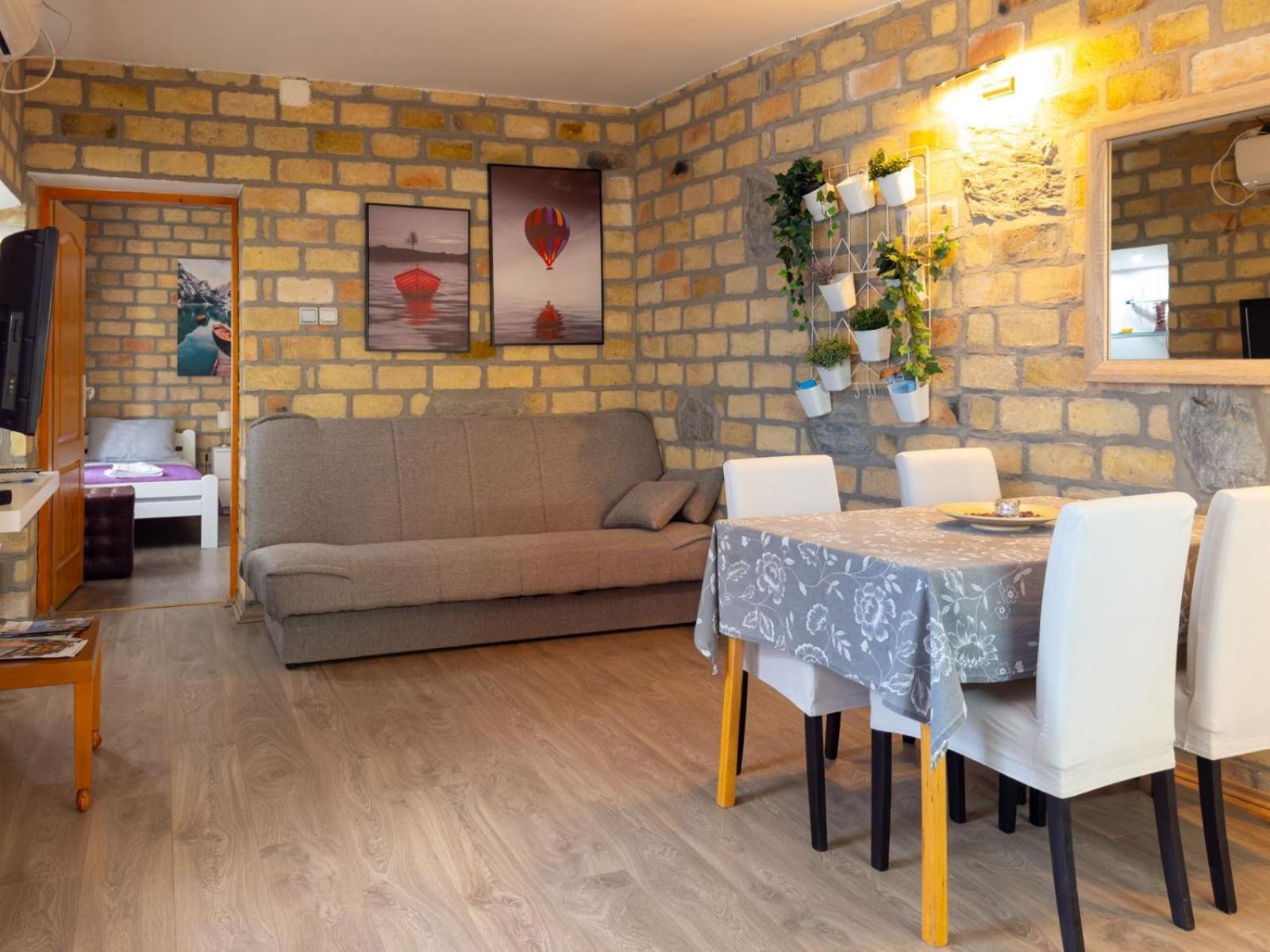 Bakina Kuca Apartamento Golubac Exterior foto